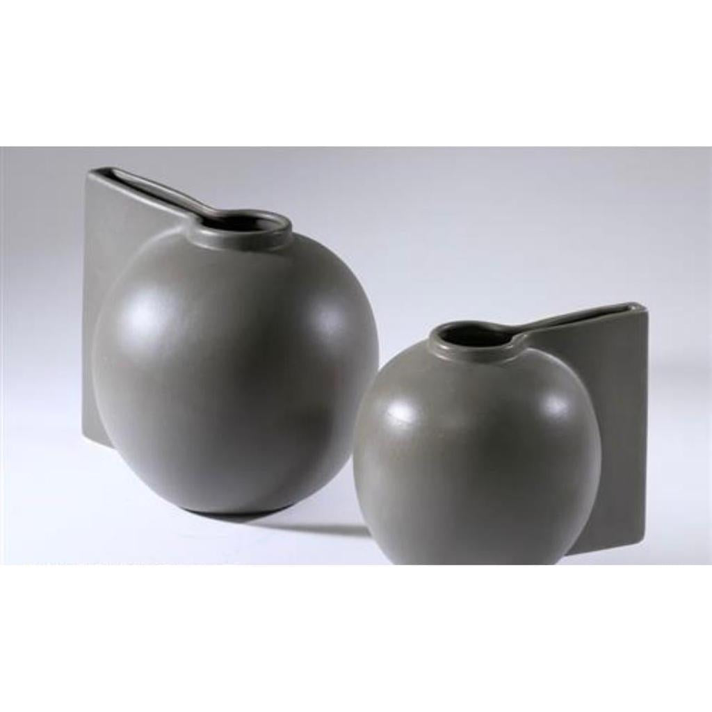 ואזה קרמיקה מרשימה בצבע אפור מט 31X25X14 ס"מ