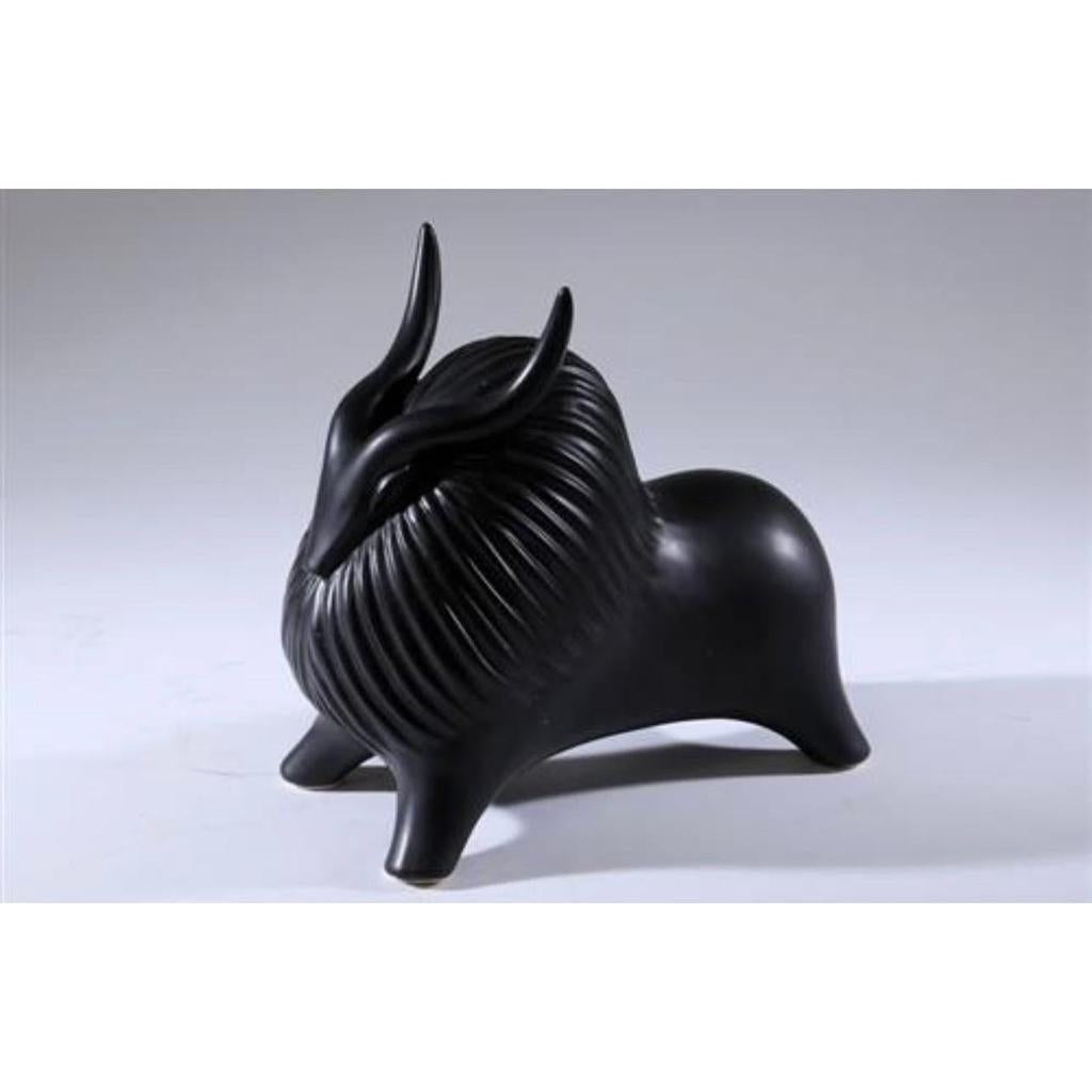 פסל נוי באפלו עשוי קרמיקה בגוון שחור מט 23X20X13 ס"מ