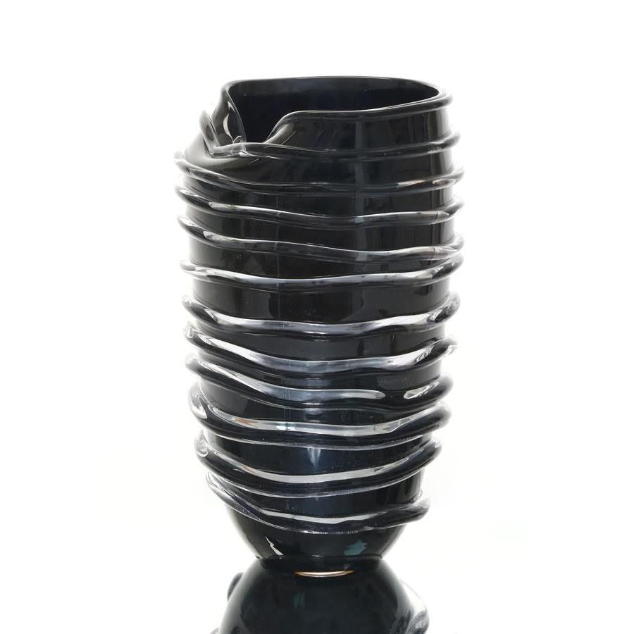 אגרטל עשוי קריסטל בעיצוב מיוחד בגוון שחור 36X21X21 ס"מ