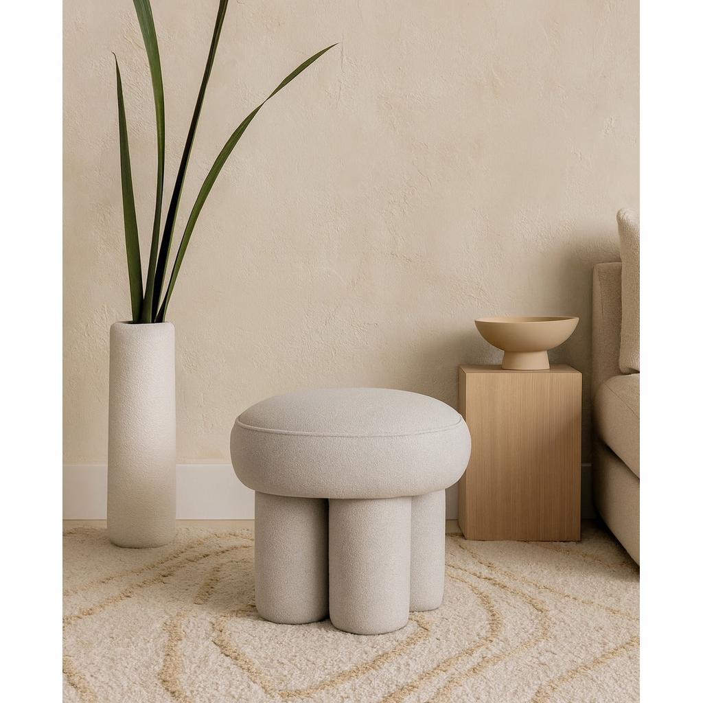 הדום יוקרתי ומיוחד מעוצב רגליים מרשימות