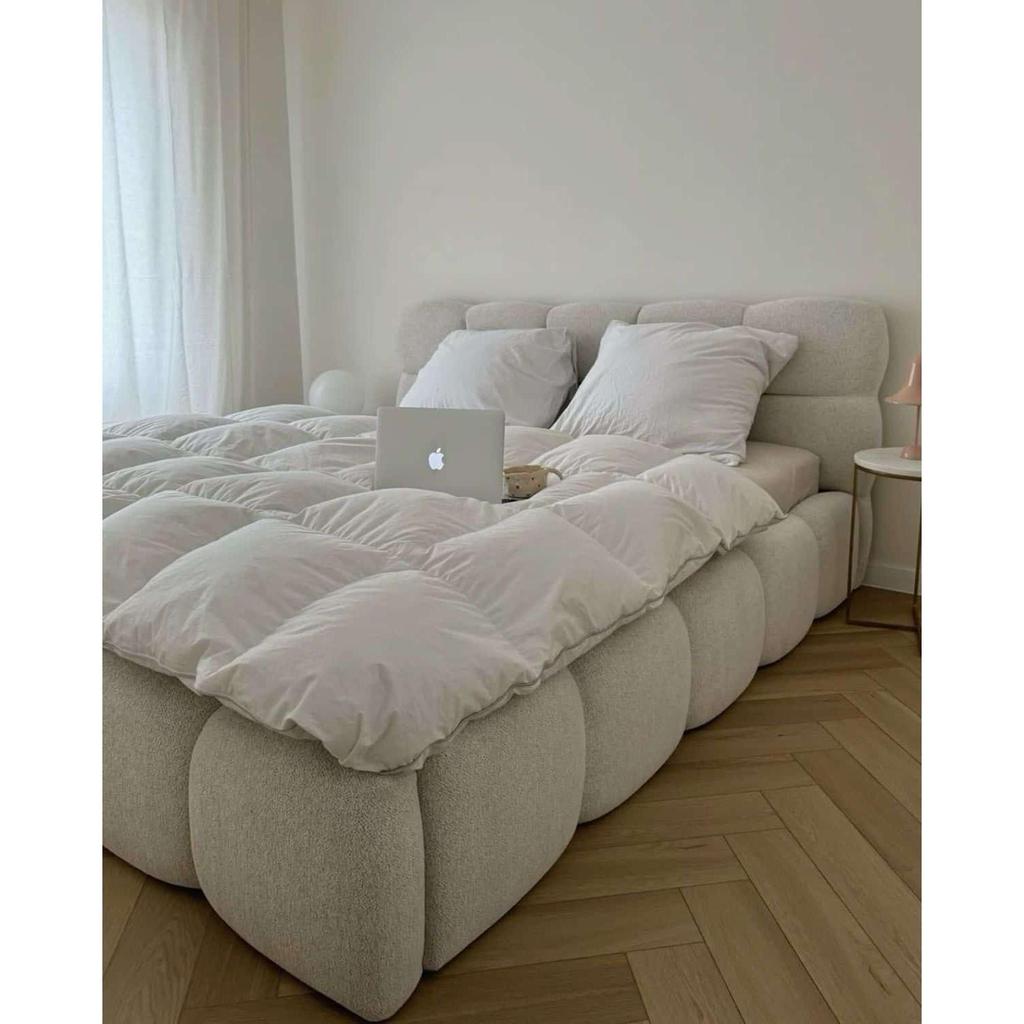 מיטה דגם שובל בעיצוב יוקרתי ואלגנטי