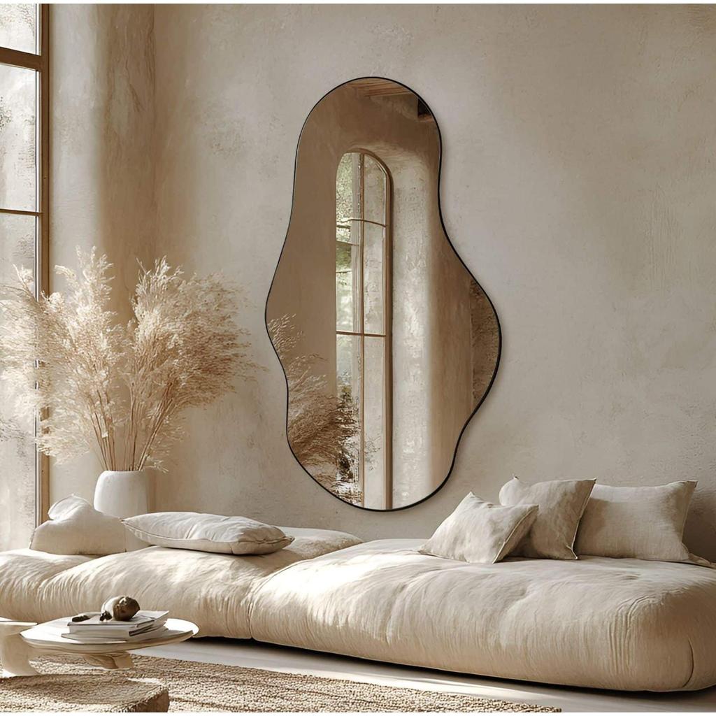 מראת קיר בעיצוב אסימטרי מיוחד ומסגרת בגוון שחור 160X90 ס"מ