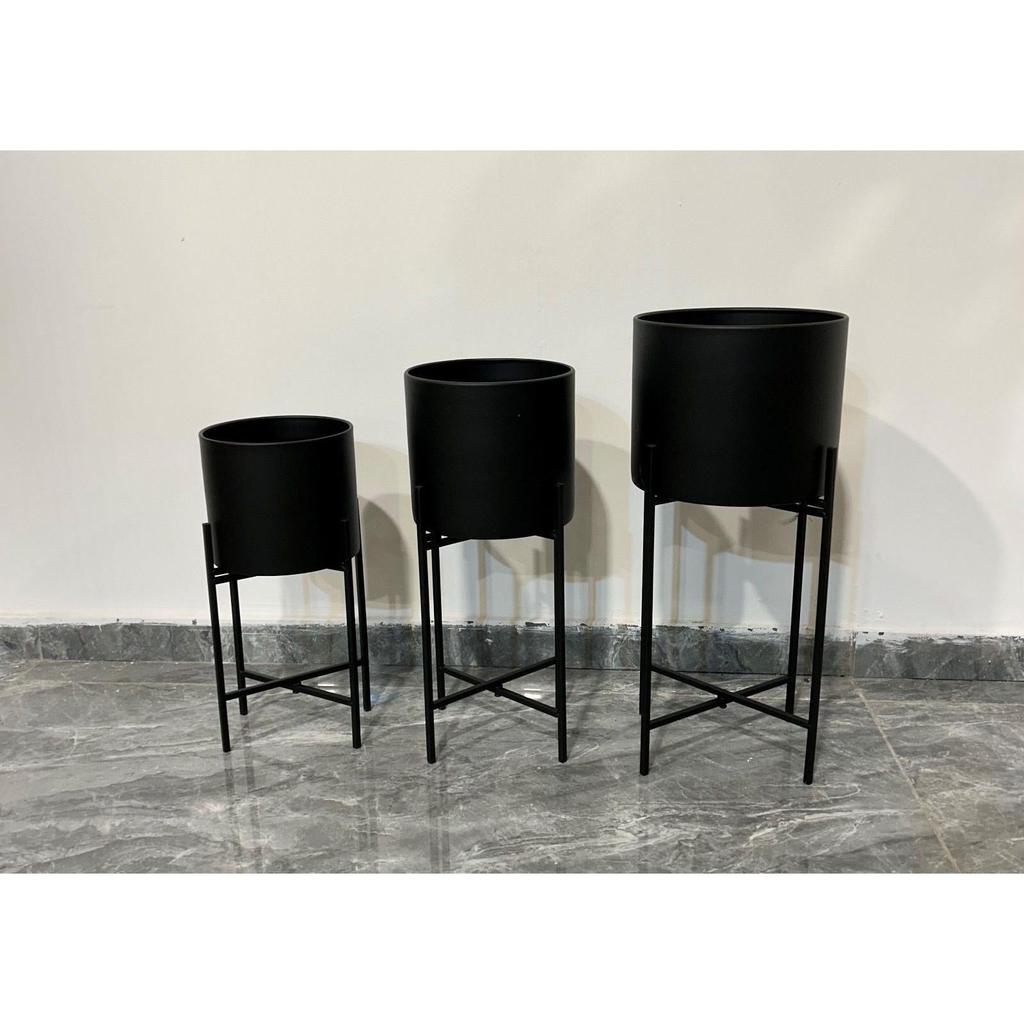 סט 3 מעמדים לעציצים עשויים מתכת בצבע שחור