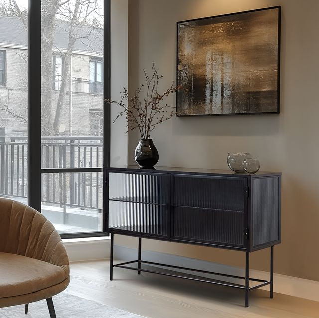 קונסולה דגם דובאי עשויה מתכת בצבע שחור בשילוב דלתות זכוכית