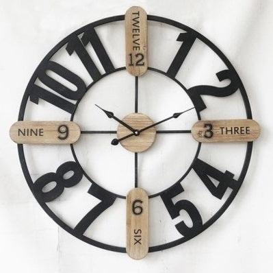 שעון קיר עשוי מתכת בצבע שחור בשילוב עץ טבעי מרהיב