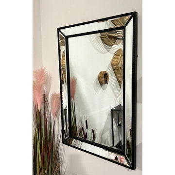 מראת קיר בעיצוב יוקרתי בשילוב מסגרת כסף ושחור 90X60 ס"מ
