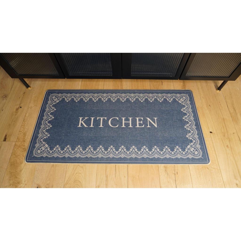 שטיח דגם טנסי עשוי בד ושילוב גומי עם כיתוב KITCHEM