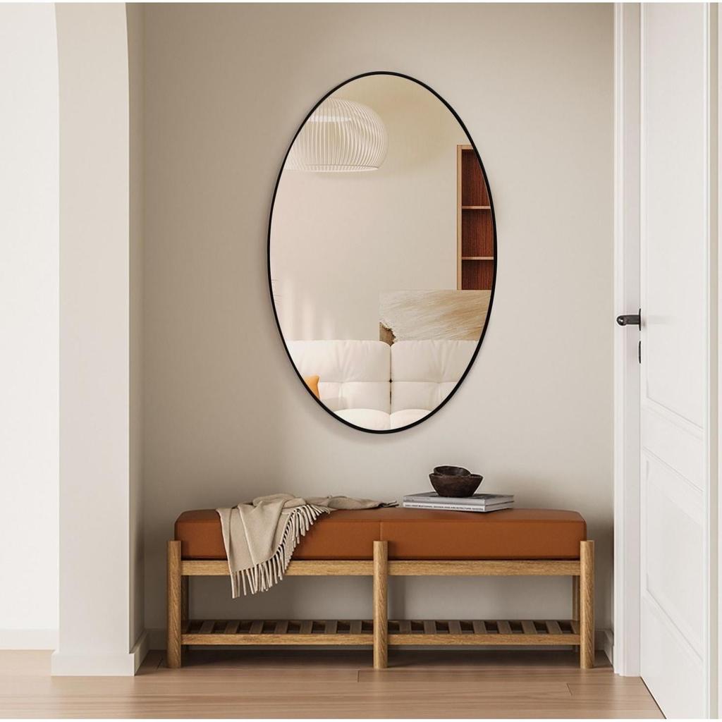 מראת קיר בעיצוב יוקרתי בשילוב מסגרת בגוון שחור