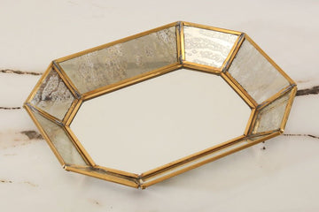 מגש מתכת זהב Sensation בגודל 25X20X3.5 בצבע זהב פריט שימושי שמוסיף אופי לחלל