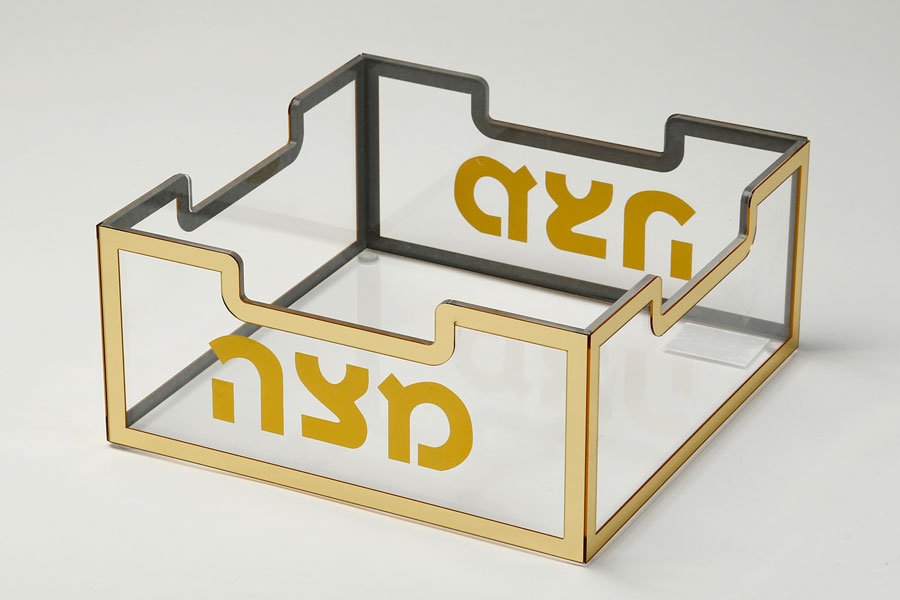 מגש / קופסת מצות אקריליק שוכבת – מבחר עיצובים – קופסת מצות אקריליק שוכבת פס מתכת זהב