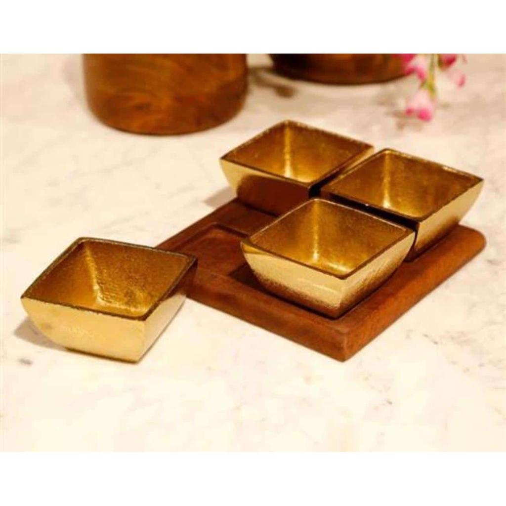 כלי הגשה מחולק מגש עץ ושילוב 4 קעריות BRASS זהב