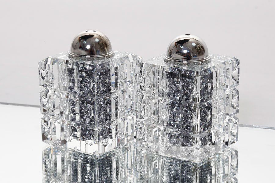 זוג מלחיות יהלום קריסטל SILVER בעיצוב איכותי לבית ולאירוח לשימוש יומיומי ולמתנה בעיצוב מוקפד