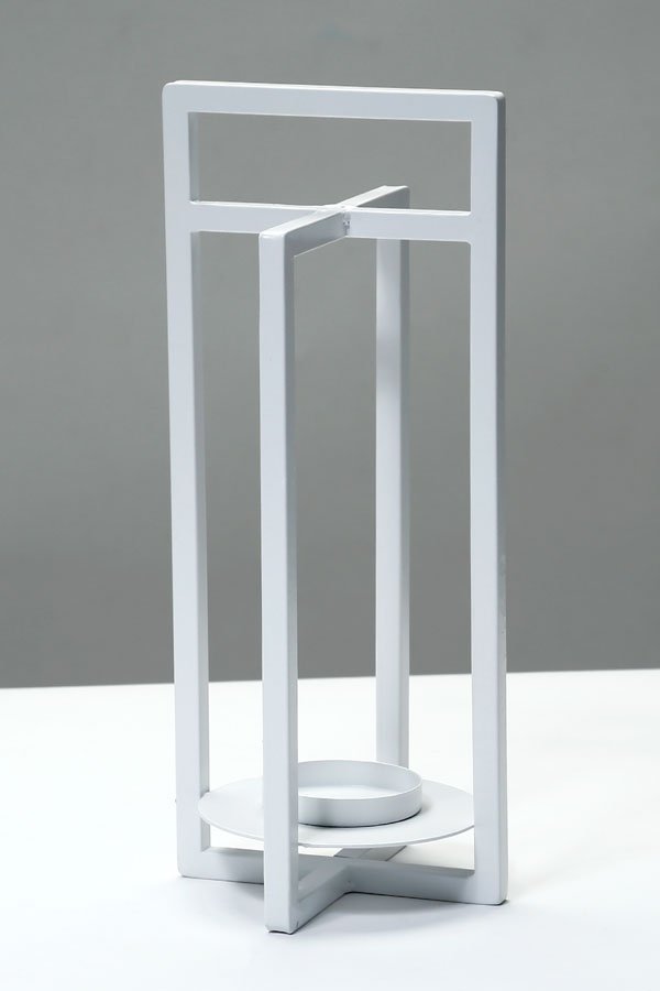מעמד לנר ARMAND WHITE
