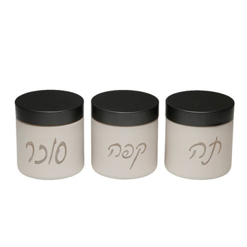 סט מזון כיתוב בעברית 11x11x11 בעיצוב איכותי לבית ולאירוח לשימוש יומיומי ולמתנה בעיצוב מוקפד