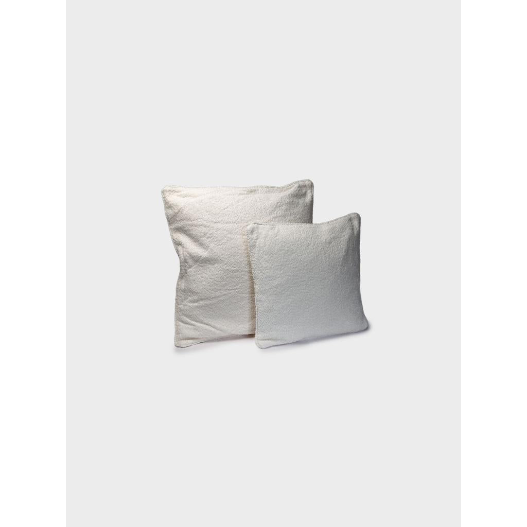 כרית BUKALA FABRIC WHITE בחירה רב־שימושית לחלל מודרני