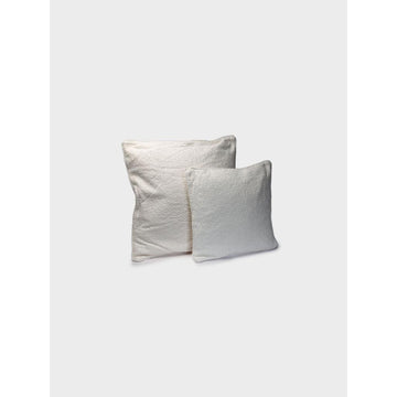 כרית BUKALA FABRIC WHITE בחירה רב־שימושית לחלל מודרני