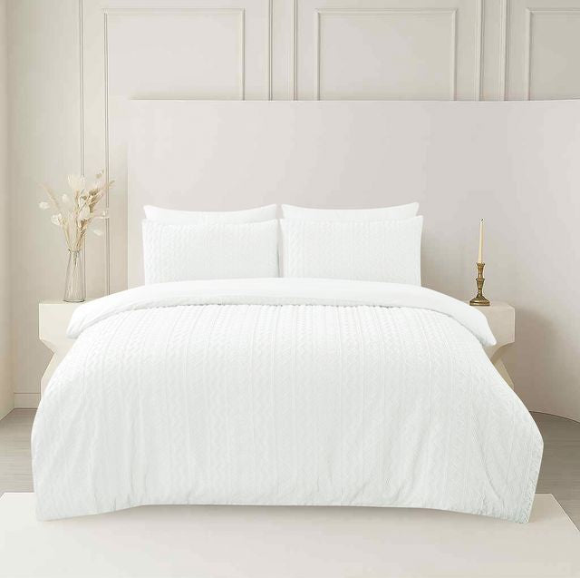 סט מצעים דגם חואן עשוי סאטן אל קמט בצבע לבן