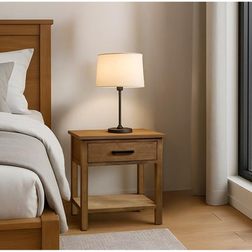 שידת צד דגם וינה עשויה עץ טבעי בשילוב מגירה ומדף תחתון