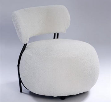 כורסא לסלון עשויה בד בוקלה בשילוב רגלי מתכת שחורות