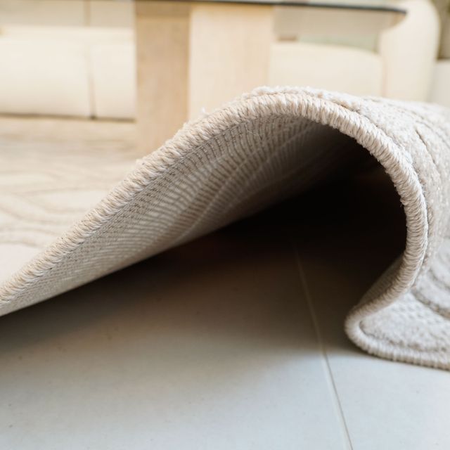 שטיח דגם קיארה עשוי פוליאסטר בעיצוב מרהיב