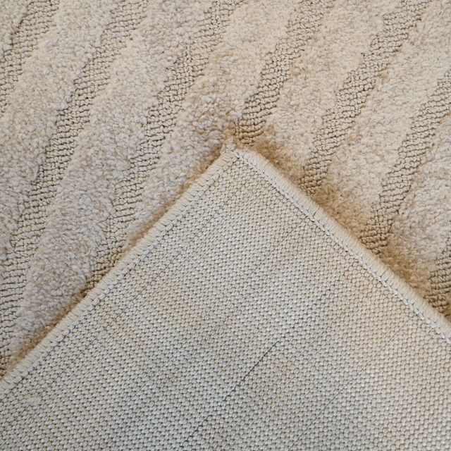 שטיח דגם קיארה עשוי פוליאסטר בעיצוב מרשים - בי יוניק - עיצוב הבית