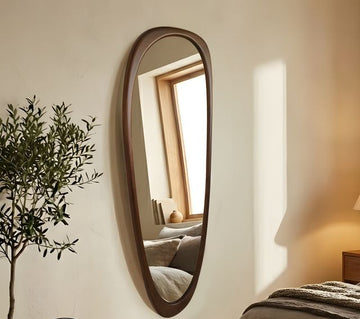 מראת קיר דגם מורפי בעיצוב אמורפי עשויה מסגרת עץ אגוז