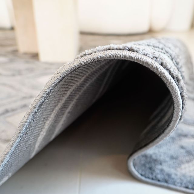 שטיח דגם קיארה עשוי פוליאסטר בעיצוב יוקרתי