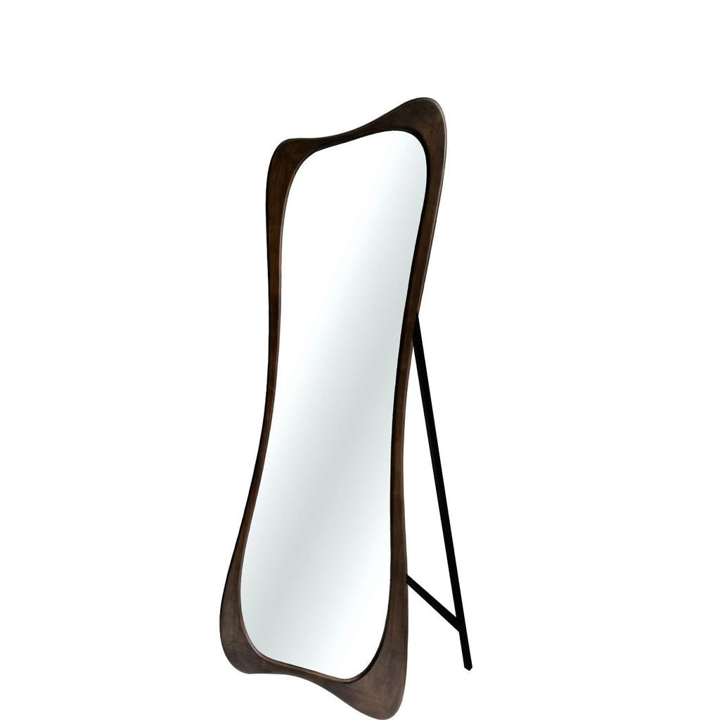 מראת גוף אמורפית מעץ עם רגל תמיכה לכניסה ולחדר השינה — דמוי בטון
