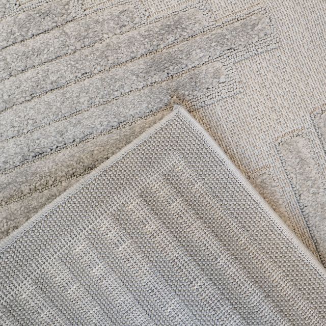 שטיח דגם קיארה עשוי פוליאסטר בעיצוב מיוחד