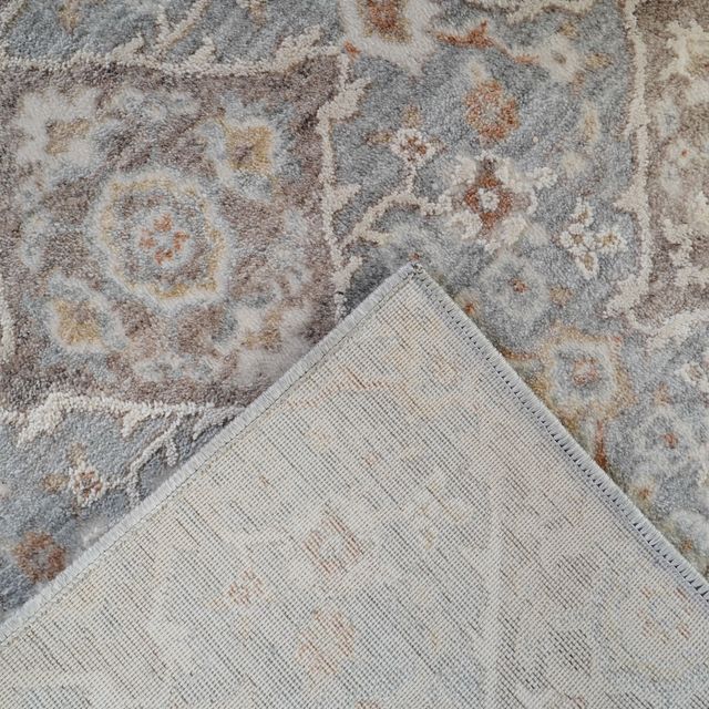 שטיח סלון דגם אלטה עשוי פוליאסטר בעיצוב מרשים