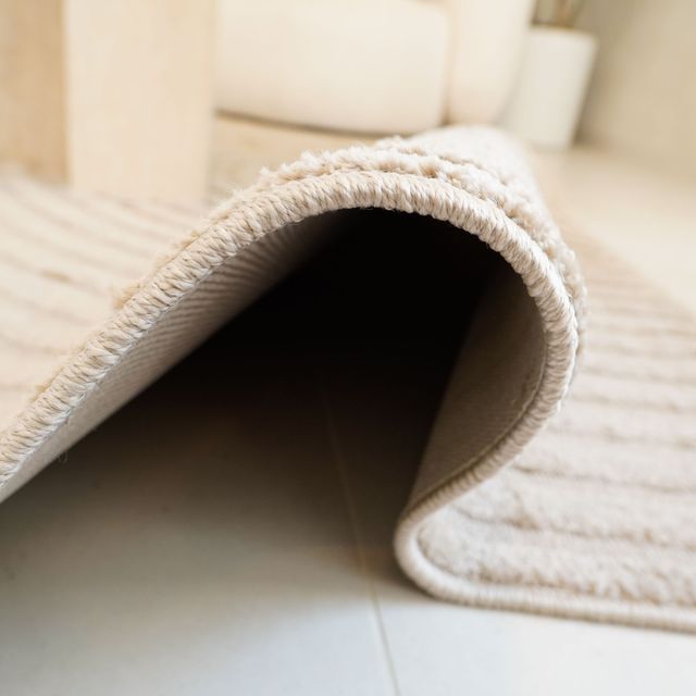 שטיח דגם קיארה עשוי פוליאסטר בעיצוב מרשים