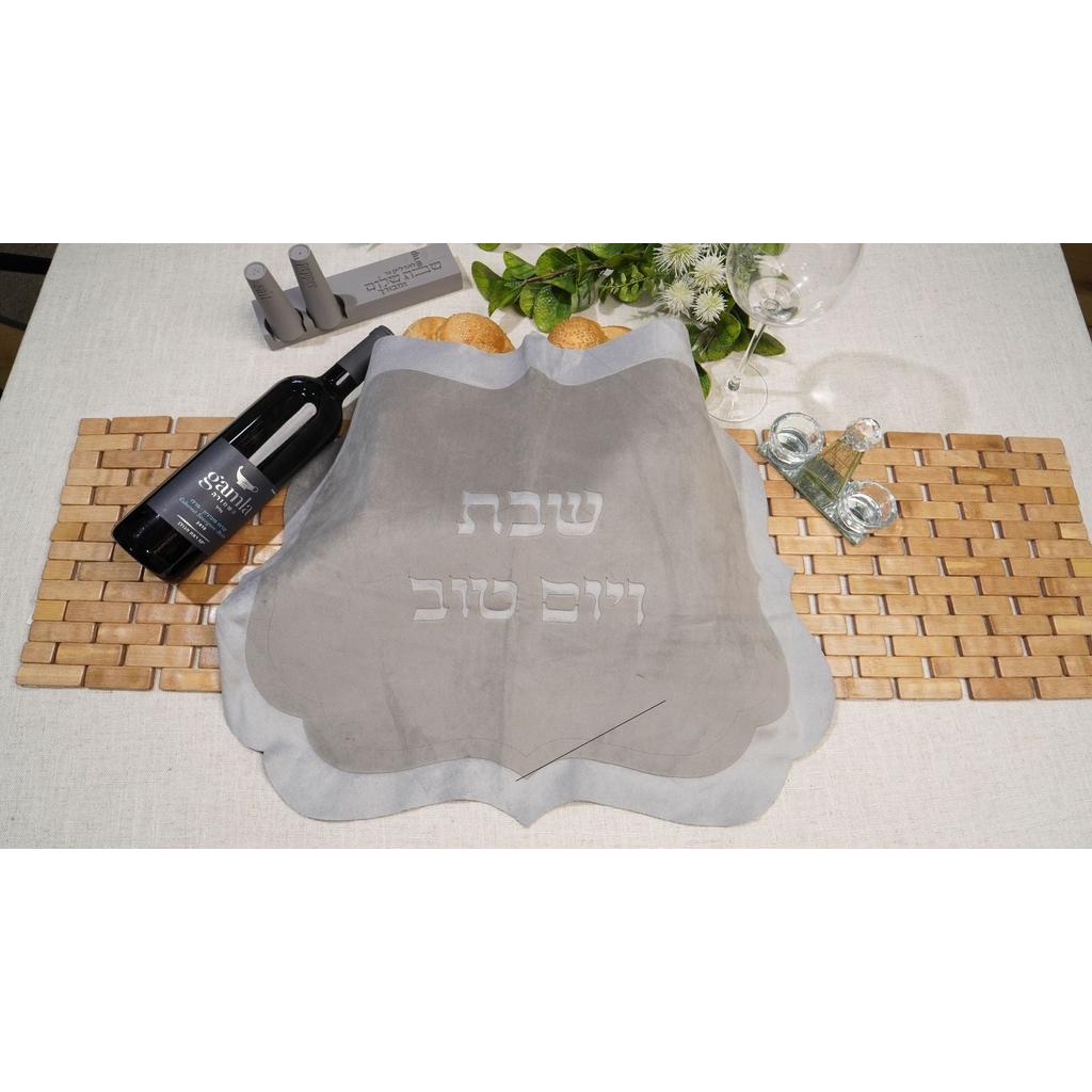 כיסוי מעוצב לשבת דגם מלכית לעיצוב שולחן השבת והחג | 115×46 ס״מ – תמונה ראשית