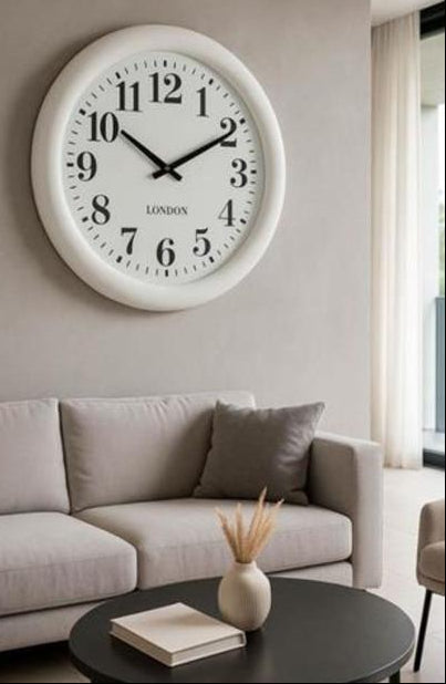 שעון קיר לבן בשילוב מספרים ומחוגים בצבע שחור 68X68X4 ס"מ