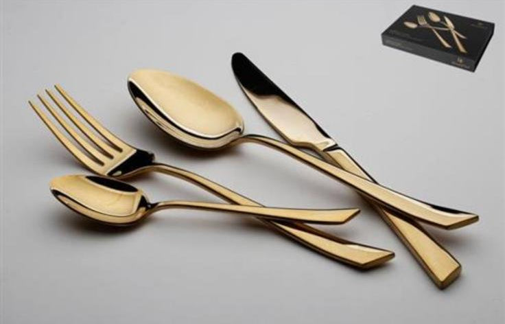 הסט כולל:
• 6 מזלגות
• 6 סכינים
• 6 כפות
• 6 כפיות