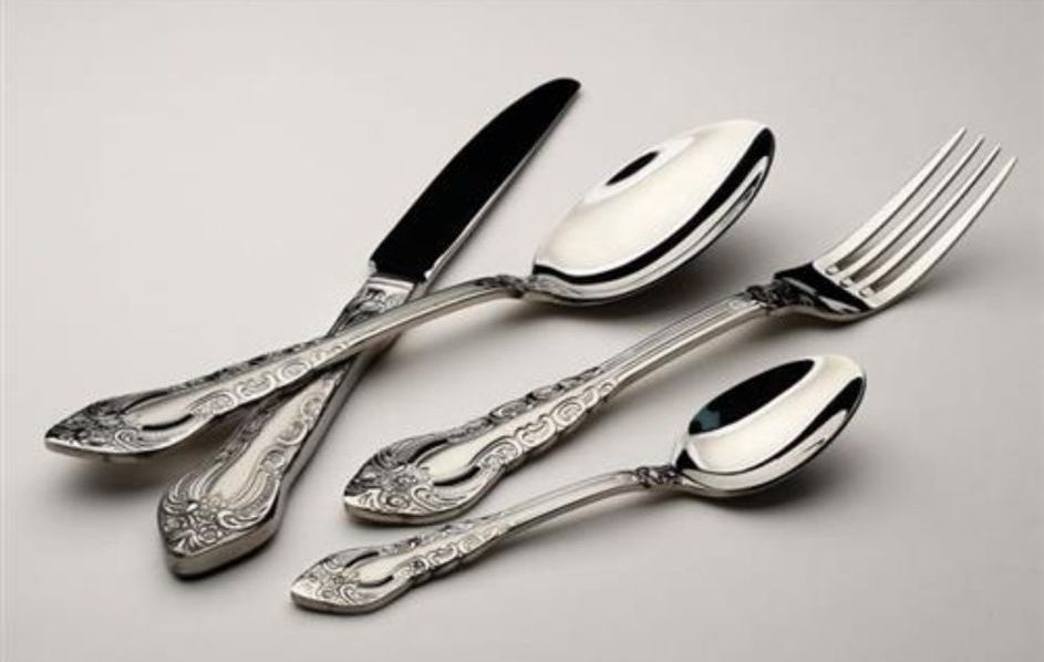 סט סכו"ם 24 חלקים עשוי נירוסטה בשילוב עטורים מרשימים