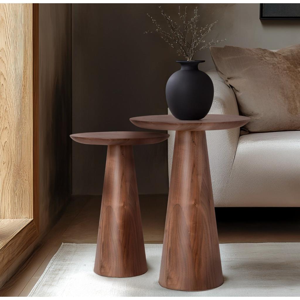 שולחן צד עגול עשוי עץ מלא בצבע חום אגוז