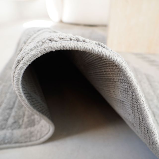 שטיח דגם קיארה עשוי פוליאסטר בעיצוב מיוחד