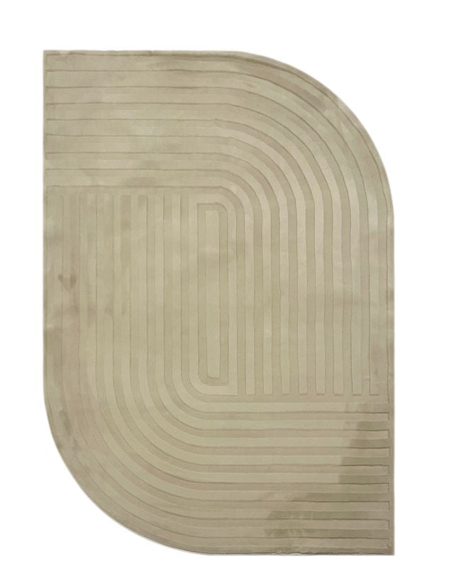 שטיח אסימטרי דגם נטליה עשוי פרווה דקה בצבע אבן