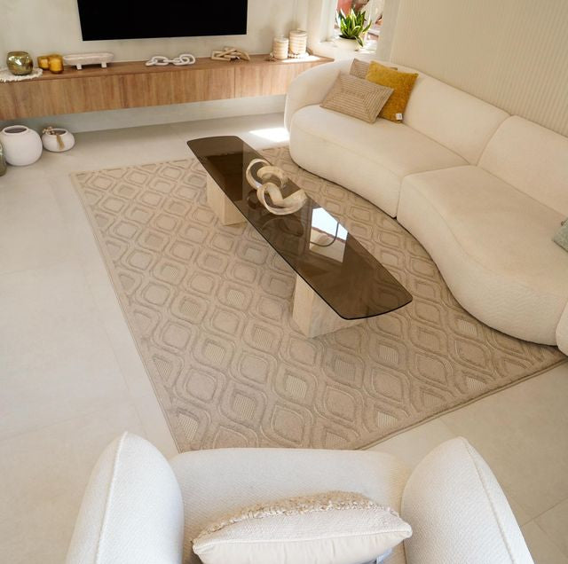 שטיח דגם קיארה עשוי פוליאסטר בעיצוב מרהיב