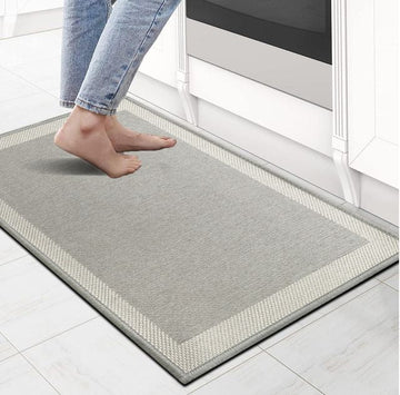 שטיח דגם קנקון עשוי פוליאסטר בצבע אפור בהיר