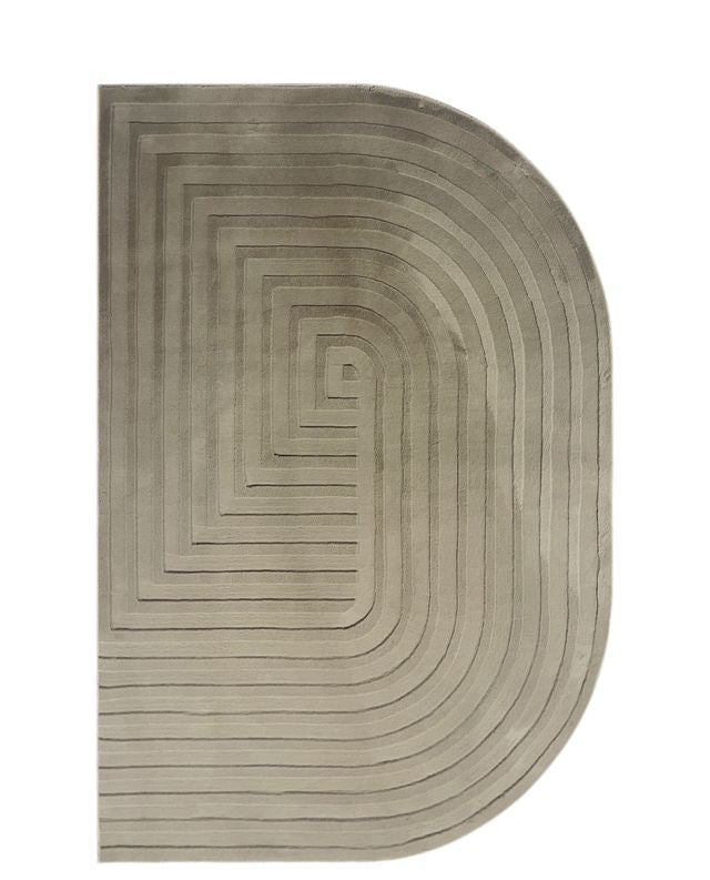 שטיח אסימטרי דגם אמיליה עשוי פרווה בצבע קפה